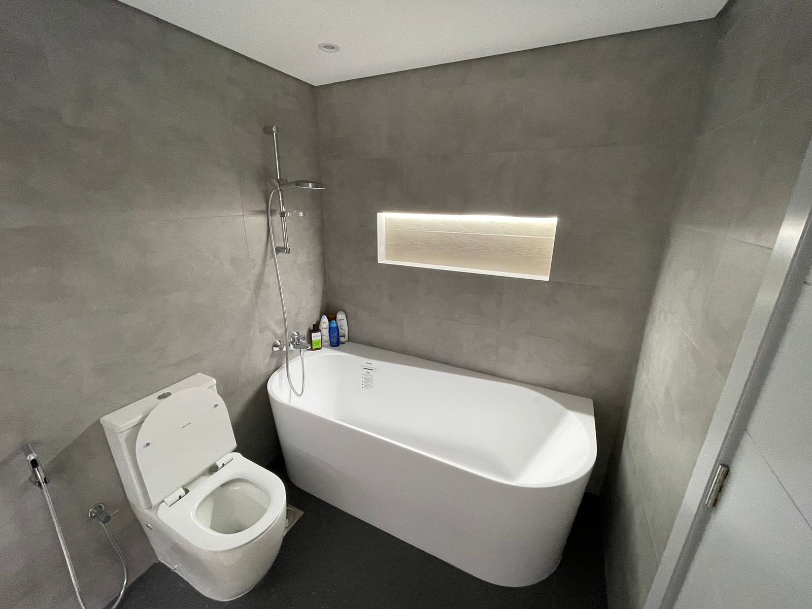 12C1CDE0-D450-4FF7-8E29-F43C95950404